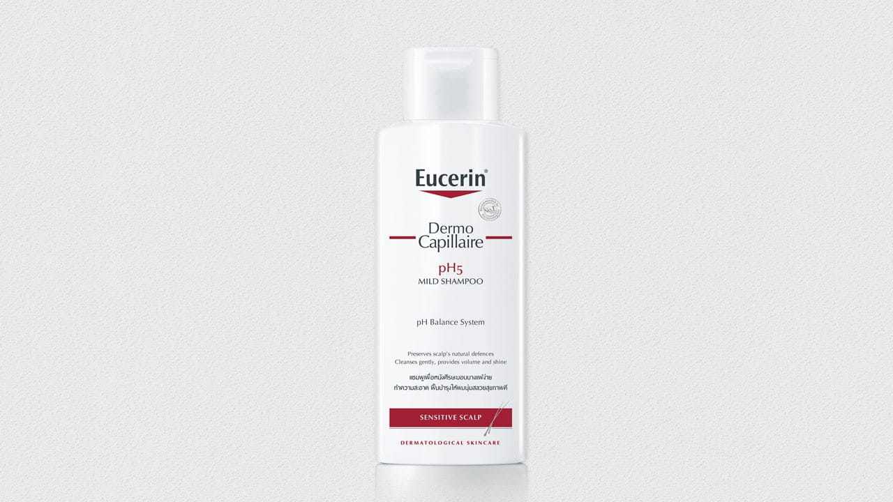 5 วิธีดูแลหนังศีรษะแห้ง ลอก คัน เป็นขุย ใช้อะไรดี? Eucerin